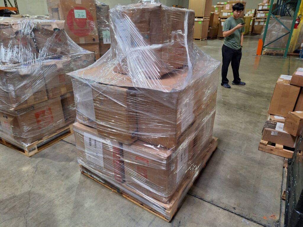 如果您需要從美國多個商家購買商品並合併寄送到中国,可以考慮使用Ship2China集運服務。Ship2China會在美國為客户提供一個集运收件地址,幫助客户收集來自不同商家的包裹,然後合併成一個包裹寄送到中国。這種集运寄送方式通常可以大幅節省國際運費。例如,Fedex国际快递运费约每磅7元,相对的,Ship2China国际运费的集运费用只要每磅3元,超過20磅有9折優惠,超過40磅有8折優惠,每個国际包裹重量没有限制,大小及包装都没有限制,还提供到府打包及取货,Ship2China提供国际移民搬家回国服务,想知道如何从美国寄中国最便宜价格吗?想知道从美国到中国20呎集装箱运费报价?想知道美国海运回国价格计算方式吗?想知道如何集运节省运费吗?欢迎按此联络Ship2China国际海运物流公司。 如果您需要從美國多個商家購買商品並合併寄送到中国,可以考慮使用Ship2China集運服務。Ship2China會在美國為客户提供一個集运收件地址,幫助客户收集來自不同商家的包裹,然後合併成一個包裹寄送到中国。這種集运寄送方式通常可以大幅節省國際運費。例如,Fedex国际快递运费约每磅7元,相对的,Ship2China国际运费的集运费用只要每磅3元,超過20磅有9折優惠,超過40磅有8折優惠,每個国际包裹重量没有限制,大小及包装都没有限制,还提供到府打包及取货,Ship2China提供国际移民搬家回国服务,想知道如何从美国寄中国最便宜价格吗?想知道从美国到中国20呎集装箱运费报价?想知道美国海运回国价格计算方式吗?想知道如何集运节省运费吗?欢迎按此联络Ship2China国际海运物流公司。