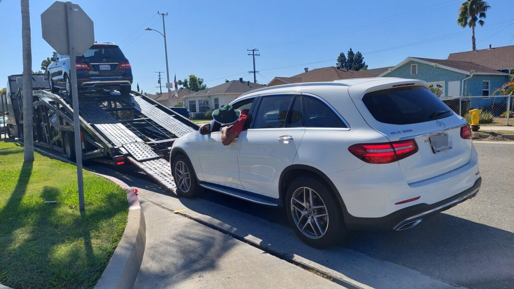 针对刘先生爱车奔驰GLC300,Ship2China集团旗下的168 Car Shipping美国运车服务专办汽车跨洲托运,经验丰富、口碑极佳,以洛杉矶运车到纽约约2700英里为例,平均运费价格约1,300–2,000美元;若是洛杉矶运车到西雅图则在700–1100美元之间,季节、路线与油价都会影响汽车托运报价,冬季尤其略贵,168 Car Shipping在全美拥有稳定运车网路,能提供便捷、安全的门到门东西海岸车辆托运方案。 针对刘先生爱车奔驰GLC300,Ship2China集团旗下的168 Car Shipping美国运车服务专办汽车跨洲托运,经验丰富、口碑极佳,以洛杉矶运车到纽约约2700英里为例,平均运费价格约1,300–2,000美元;若是洛杉矶运车到西雅图则在700–1100美元之间,季节、路线与油价都会影响汽车托运报价,冬季尤其略贵,168 Car Shipping在全美拥有稳定运车网路,能提供便捷、安全的门到门东西海岸车辆托运方案。