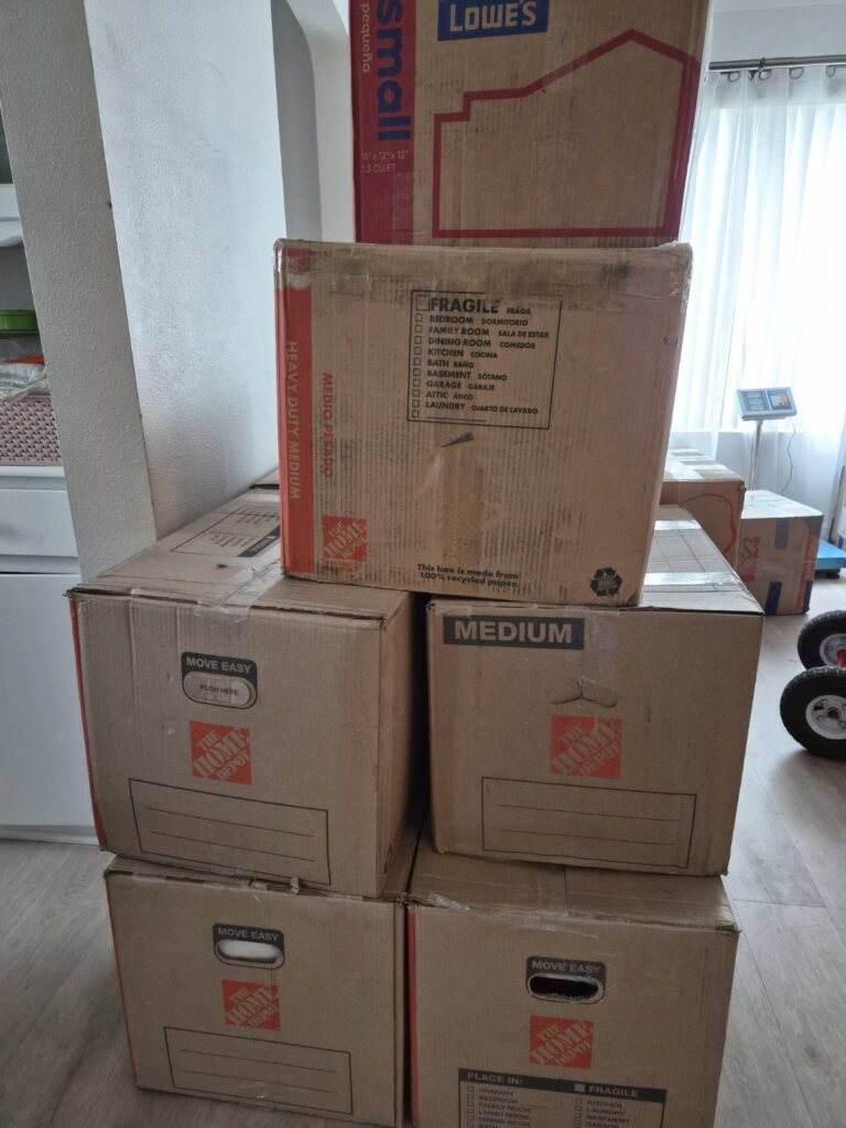 ShipToChina/Ship2China海运回国行李家具等不限制体积大小尺寸(体积越大海运费用越便宜)、不限制重量(重量越重海运费用越便宜)、不限制包装材质(旧纸箱包装都可以)、到府取货及送货到府,提供美国仓库仓储服务,中国海关清关保税服务。海运回国时间估算非常清楚:上门取货 → 进仓库打托盘 → 出口报关:时间约1-2周、洛杉矶港装船 → 上海:海运时间约4-6周、中国保税清关 + 送货到家:2-3周、海运回国总共时间约8-12周(2-3个多月)。