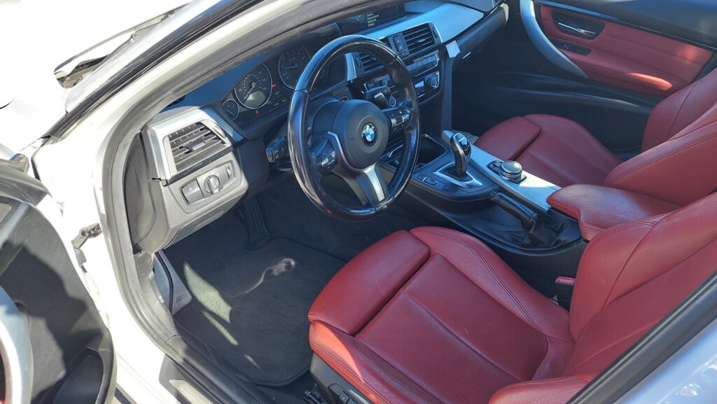 ShipToChina/Ship2China除了海运行李回国之外,集团公司Car2TW还能够运车到台湾,运车回台最大费用是台湾进口关税:以一辆残值 $30,000 美金的旧车为例,台湾全部进口关税(包含进口税、货物税、营业税、商港服务费等)约为 $17,000 美元,第二大项费用是台湾车辆测试费用:这是许多人望而却步的门槛。台湾的进口车辆测试项目繁多且严苛(油耗、汙染、噪音、安全审验等),全部测试费用高达 $16,000 美金。然而Car2TW海运汽车团队拥有业界领先的优势,他们累积了大量的测试授权报告,这让许多车辆可以依靠这些授权报告通过检测,避免了耗时耗钱的重複测试。以这台BMW 328i为例,Car2TW成功地将原先高达 $17,000 美元的测试费用,大幅降低至 $2,000多美元,节省了高达 80%以上的费用!加上海运费、报关费等其他费用,全部费用加起来,比起在台湾购买同样车款,这项运车回台方案节省了非常可观的一笔开销。