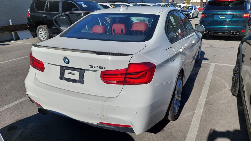 ShipToChina/Ship2China除了海运行李回国之外,集团公司Car2TW还能够运车到台湾,运车回台最大费用是台湾进口关税:以一辆残值 $30,000 美金的旧车为例,台湾全部进口关税(包含进口税、货物税、营业税、商港服务费等)约为 $17,000 美元,第二大项费用是台湾车辆测试费用:这是许多人望而却步的门槛。台湾的进口车辆测试项目繁多且严苛(油耗、汙染、噪音、安全审验等),全部测试费用高达 $16,000 美金。然而Car2TW海运汽车团队拥有业界领先的优势,他们累积了大量的测试授权报告,这让许多车辆可以依靠这些授权报告通过检测,避免了耗时耗钱的重複测试。以这台BMW 328i为例,Car2TW成功地将原先高达 $17,000 美元的测试费用,大幅降低至 $2,000多美元,节省了高达 80%以上的费用!加上海运费、报关费等其他费用,全部费用加起来,比起在台湾购买同样车款,这项运车回台方案节省了非常可观的一笔开销。