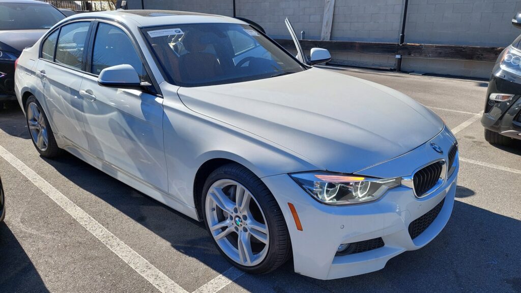 ShipToChina/Ship2China除了海运行李回国之外,集团公司Car2TW还能够运车到台湾,运车回台最大费用是台湾进口关税:以一辆残值 $30,000 美金的旧车为例,台湾全部进口关税(包含进口税、货物税、营业税、商港服务费等)约为 $17,000 美元,第二大项费用是台湾车辆测试费用:这是许多人望而却步的门槛。台湾的进口车辆测试项目繁多且严苛(油耗、汙染、噪音、安全审验等),全部测试费用高达 $16,000 美金。然而Car2TW海运汽车团队拥有业界领先的优势,他们累积了大量的测试授权报告,这让许多车辆可以依靠这些授权报告通过检测,避免了耗时耗钱的重複测试。以这台BMW 328i为例,Car2TW成功地将原先高达 $17,000 美元的测试费用,大幅降低至 $2,000多美元,节省了高达 80%以上的费用!加上海运费、报关费等其他费用,全部费用加起来,比起在台湾购买同样车款,这项运车回台方案节省了非常可观的一笔开销。