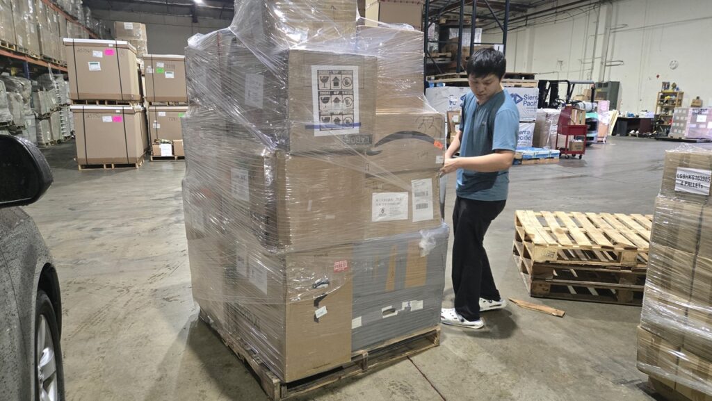 Ship2China独创从加拿大海运托盘回国节省运费及增加安全性，如果家具行李非常多则利用集装箱海运回国价格最经济划算，东西非常少只有几個纸箱则利用空运回国费用最便宜，如果东西不多也不少，大约十几纸箱大件行李家具床垫电视钢琴等利用托盘集运方式海运回国又安全又省钱，Ship2China美国货运公司结合空运、集装箱海运、托盘集运等方式找出最经济方式搬家寄行李回国，图片是从透过托盘集运LCL海运回国价格最低只要美金$400元。