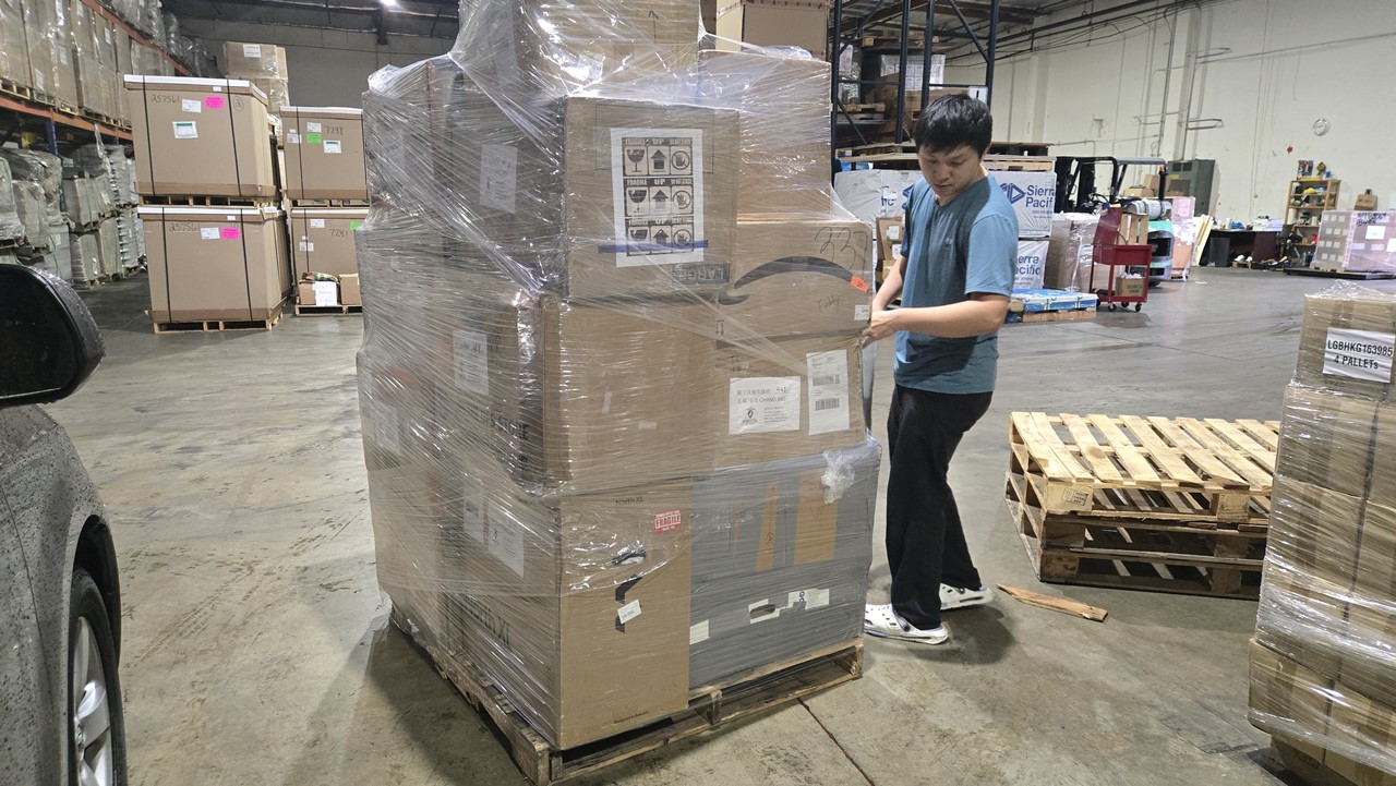 Ship2China独创从加拿大海运托盘回国节省运费及增加安全性，如果家具行李非常多则利用集装箱海运回国价格最经济划算，东西非常少只有几個纸箱则利用空运回国费用最便宜，如果东西不多也不少，大约十几纸箱大件行李家具床垫电视钢琴等利用托盘集运方式海运回国又安全又省钱，Ship2China美国货运公司结合空运、集装箱海运、托盘集运等方式找出最经济方式搬家寄行李回国，图片是从透过托盘集运LCL海运回国价格最低只要美金$400元。