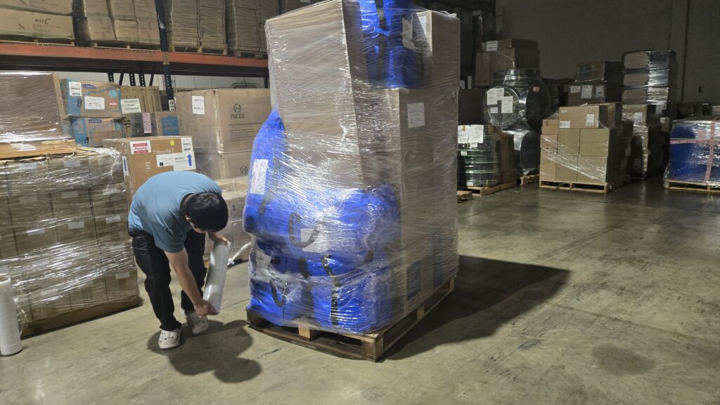 Ship2China海运公司将私人物品装上托盘集运从加拿大及美国海运回国