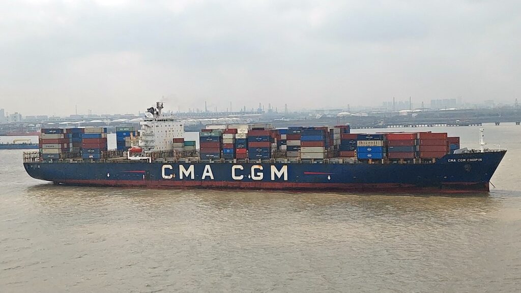 Ship2China美国货运代理公司精确计算找出最快速安全且便宜运费报价给客户，希望华侨留学生得到最安全快速且经济划算的空运及海运回国物流服务。