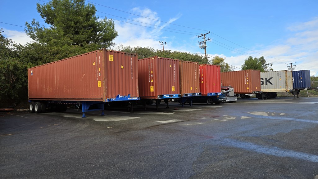 跨国搬家海运集装箱回国-对于大件行李家具物品要海运回国该如何？三房两厅或四個房间东西要跨国搬家回国？没问题，Ship2China国际搬家公司提供优惠20尺或40尺集装箱海运费用报价，从美国西海岸西雅图、奥克兰及洛杉矶海运集装箱回国，或从美国东海岸纽约海运集装箱回国，或从加拿大温哥华、多伦多海运集装箱回国，Ship2China专业打包装箱团队上门服务协助装柜，门到门运送服务到中国家门口拆柜卸货，全部家具床垫电视到付就定位，包含报关、清关、海运、陆运等完整一条龙服务，无论海运东西有多少都不用担心，海运集装箱报价约美金$3000-5500元，详细资料海运集装箱报价及国际搬家费用请联络Ship2China美国海运货物代理公司。