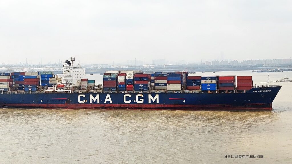 Ship2China美国货运代理公司结合空运或海运找出最便宜费用协助华侨留学生从旧金山及奥克兰海运家具钢琴行李集装箱回国，LCL旧金山及奥克兰海运家具回国淡季价格最低只要美金$350元/CBM，旺季海运价格$500元/CBM，奥克兰是北加州旧金山湾区唯一出口港口，船班较少运费相对较高，20尺海运集装箱回国运费最低美金$3500元，2021年运费最高点约美金15000元，海运运费价格浮动非常大，建议客户提早预订船仓节省运费，Ship2China货运公司在奥克兰的出口仓库提供保税、仓儲、报关、集装箱运送、装柜、拆柜服务，服务地区包含旧金山湾区旧金山(San Francisco)、三藩市、圣荷西(San Jose)、苗必达 (Milpitas)、菲利蒙 (Fremont)、萨尼维尔 (Sunnyvale)、圣塔克拉拉(Santa Clara)及附近地区包含沙加缅度(Sacramento)等地的海运搬家寄送大件行李家具回国服务。