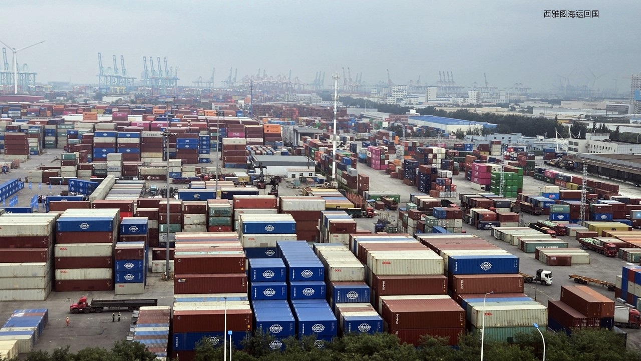 Ship2China西雅图货运代理公司结合空运或海运找出最便宜费用协助华侨留学生从西雅图海运家具钢琴行李集装箱回国，LCL西雅图海运家具回国淡季价格最低只要美金$400元/CBM，旺季海运价格$550元/CBM，西雅图集装箱海运回国运费最低只要美金$3000元，2021年运费最高点约美金12000元，海运运费价格浮动非常大，建议客户提早预订船仓节省运费，美国西北方华盛顿州的主要出口港口是西雅图港 (Port of Seattle)与附近的塔科马港 (Port of Tacoma) 共同组成了西北海港联盟 (The Northwest Seaport Alliance, NWSA)，Ship2China弹性调配视情况分别是从西雅图港或塔科马港出口海运回国，Ship2China货运公司在西雅图Seattle的出口仓库提供保税、仓儲、报关、清关、集装箱运送、装柜、拆柜服务，服务地区包含华盛顿州地区包含西雅图、贝尔维尤 (Bellevue)、雷德蒙德 (Redmond)、柯克兰 (Kirkland)、萨马米什 (Sammamish)及附近地区包含金县 (King County)及普吉特海湾 (Puget Sound) 地区的海运搬家寄送大件行李家具回国服务。