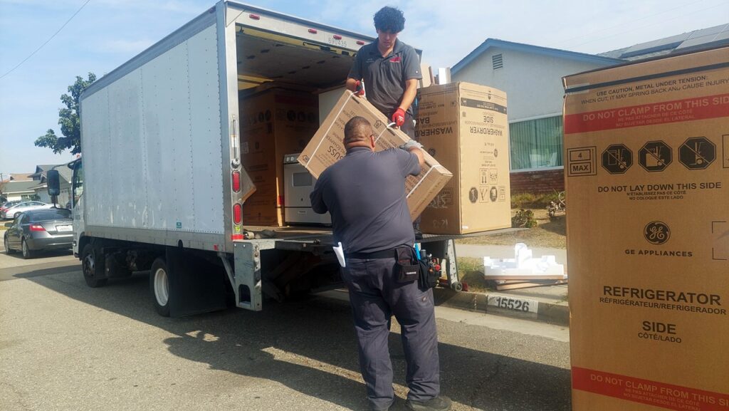 Ship2China协助客户王先生从旧金山奥克兰海运家具回国到上海黄浦区