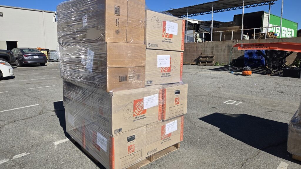 Ship2China海运公司专注于加拿大及美国华侨留学生及家庭大件行李家具海运回国服务,提供门到门解决方案,服务范围包含美国西岸洛杉矶、圣地牙哥、旧金山、奥克兰、波特兰;西雅图、凤凰城、赌城、美国东岸纽约、波士顿、芝加哥、费城、华府DC、马里兰、美国南岸德州休斯顿、奥斯丁、达拉斯、佛州迈阿密,美国中部丹佛、盐湖城等地区及加拿大东岸温哥华及西岸多伦多海运回国服务。图片中是Ship2China海运公司协助客户赵先生从纽约寄海运回国到福建泉州