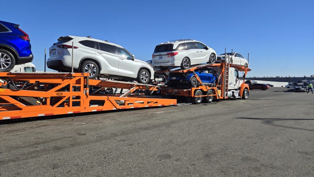 Ship2China集团旗下的168 Car Shipping正好提供美国跨州汽车托运服务,过去多年已协助数千位客户完成东西海岸汽车托运。 汽车托运费用主要取决于运输距离,根据历年统计,每英里托运费用约在$0.5至$1.5美元之间,距离越长,单价反而越划算,以洛杉矶到纽约约2700英里的距离来说,托运费约为$1,300–$2,000美元,运车价格根据季节、路况、出发地的偏远程度也会影响报价,有兴趣的客户可直接联系168 Car Shipping询价。 Ship2China集团旗下的168 Car Shipping正好提供美国跨州汽车托运服务,过去多年已协助数千位客户完成东西海岸汽车托运。 汽车托运费用主要取决于运输距离,根据历年统计,每英里托运费用约在$0.5至$1.5美元之间,距离越长,单价反而越划算,以洛杉矶到纽约约2700英里的距离来说,托运费约为$1,300–$2,000美元,运车价格根据季节、路况、出发地的偏远程度也会影响报价,有兴趣的客户可直接联系168 Car Shipping询价。