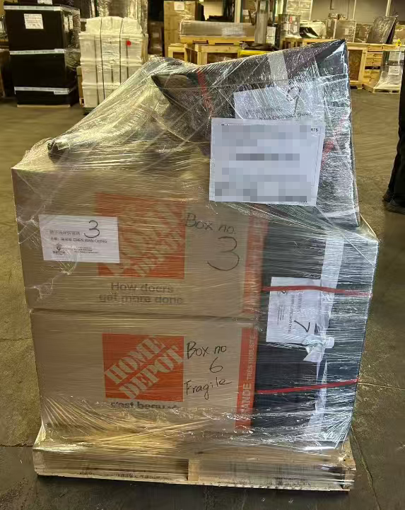 基于客户林先生约30-40 CBM（立方米）的货量，Ship2China提供了详细的洛杉矶海运回国价格预估： - 洛杉矶海运回国基本运费：$350–$500/CBM（含洛杉矶港至厦门港海运费、码头操作、吊柜、保险等），整柜折扣30-40%。 - 美国端服务费：上门打包搬运（$120/小时）、出口报关文件费（$200） - 中国端费用：中国厦门港清关、拆柜、还柜、港口托运、仓储、送货上门等（实报实销），Ship2China专业个人物品清关申报确保符合免税规定或仅缴交最低关税。 - 潜在查验费：美国海关抽查概率约1/10，X光查验约$100–$200/CBM，人工开柜则可能达$200–$400/CBM（Ship2China会协助准备合规文件以降低美国海关查验风险） 尽管存在港口海关查验可能性，但Ship2China的40尺整柜集装箱海运回国报价仍比市场普遍价格便宜5%-10%以上，整体性价比极高。