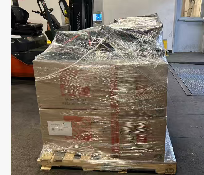 基于客户林先生约30-40 CBM（立方米）的货量，Ship2China提供了详细的洛杉矶海运回国价格预估： - 洛杉矶海运回国基本运费：$350–$500/CBM（含洛杉矶港至厦门港海运费、码头操作、吊柜、保险等），整柜折扣30-40%。 - 美国端服务费：上门打包搬运（$120/小时）、出口报关文件费（$200） - 中国端费用：中国厦门港清关、拆柜、还柜、港口托运、仓储、送货上门等（实报实销），Ship2China专业个人物品清关申报确保符合免税规定或仅缴交最低关税。 - 潜在查验费：美国海关抽查概率约1/10，X光查验约$100–$200/CBM，人工开柜则可能达$200–$400/CBM（Ship2China会协助准备合规文件以降低美国海关查验风险） 尽管存在港口海关查验可能性，但Ship2China的40尺整柜集装箱海运回国报价仍比市场普遍价格便宜5%-10%以上，整体性价比极高。