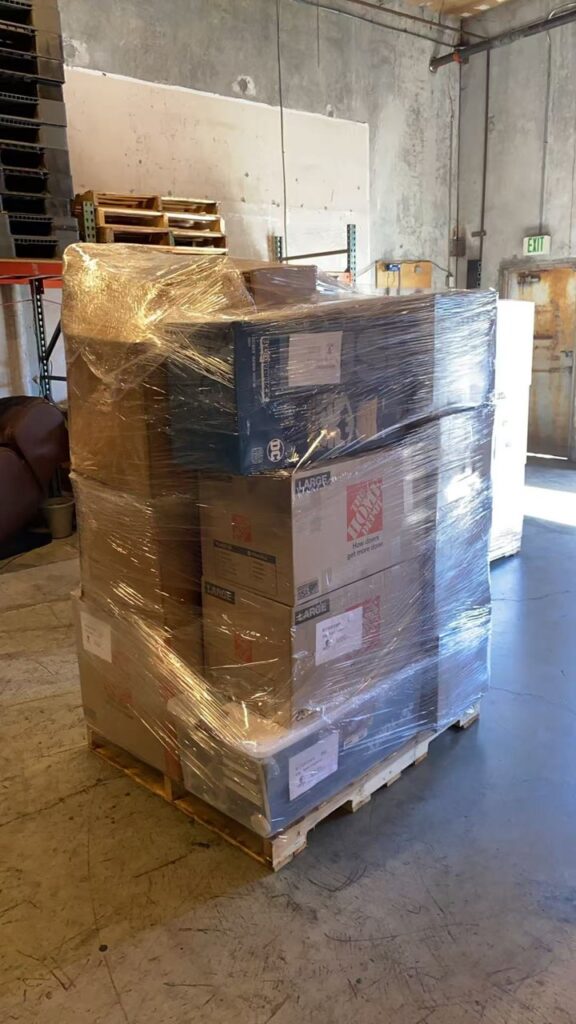 基于客户林先生约30-40 CBM（立方米）的货量，Ship2China提供了详细的洛杉矶海运回国价格预估： - 洛杉矶海运回国基本运费：$350–$500/CBM（含洛杉矶港至厦门港海运费、码头操作、吊柜、保险等），整柜折扣30-40%。 - 美国端服务费：上门打包搬运（$120/小时）、出口报关文件费（$200） - 中国端费用：中国厦门港清关、拆柜、还柜、港口托运、仓储、送货上门等（实报实销），Ship2China专业个人物品清关申报确保符合免税规定或仅缴交最低关税。 - 潜在查验费：美国海关抽查概率约1/10，X光查验约$100–$200/CBM，人工开柜则可能达$200–$400/CBM（Ship2China会协助准备合规文件以降低美国海关查验风险） 尽管存在港口海关查验可能性，但Ship2China的40尺整柜集装箱海运回国报价仍比市场普遍价格便宜5%-10%以上，整体性价比极高。