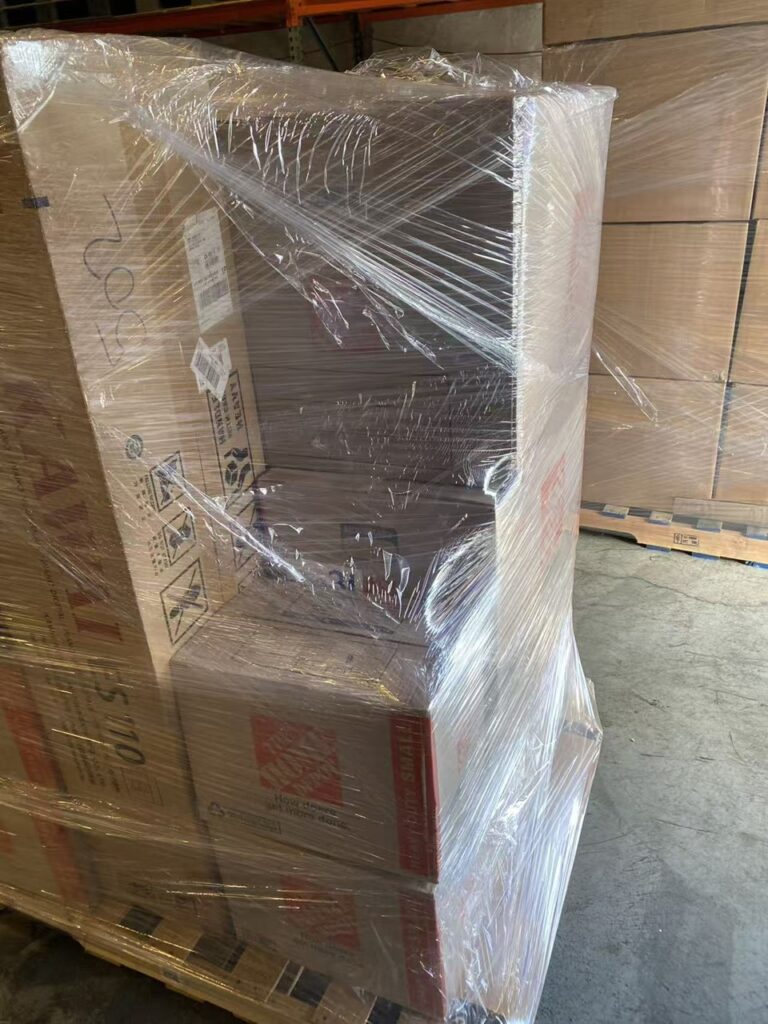 基于客户林先生约30-40 CBM（立方米）的货量，Ship2China提供了详细的洛杉矶海运回国价格预估： - 洛杉矶海运回国基本运费：$350–$500/CBM（含洛杉矶港至厦门港海运费、码头操作、吊柜、保险等），整柜折扣30-40%。 - 美国端服务费：上门打包搬运（$120/小时）、出口报关文件费（$200） - 中国端费用：中国厦门港清关、拆柜、还柜、港口托运、仓储、送货上门等（实报实销），Ship2China专业个人物品清关申报确保符合免税规定或仅缴交最低关税。 - 潜在查验费：美国海关抽查概率约1/10，X光查验约$100–$200/CBM，人工开柜则可能达$200–$400/CBM（Ship2China会协助准备合规文件以降低美国海关查验风险） 尽管存在港口海关查验可能性，但Ship2China的40尺整柜集装箱海运回国报价仍比市场普遍价格便宜5%-10%以上，整体性价比极高。