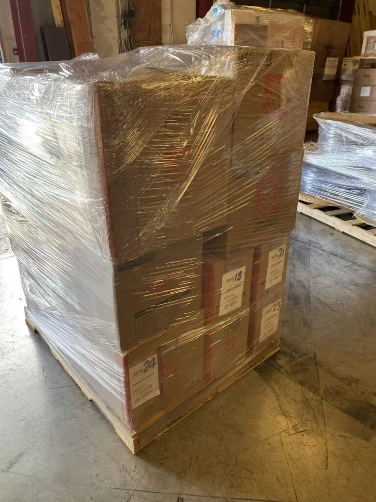 基于客户林先生约30-40 CBM（立方米）的货量，Ship2China提供了详细的洛杉矶海运回国价格预估： - 洛杉矶海运回国基本运费：$350–$500/CBM（含洛杉矶港至厦门港海运费、码头操作、吊柜、保险等），整柜折扣30-40%。 - 美国端服务费：上门打包搬运（$120/小时）、出口报关文件费（$200） - 中国端费用：中国厦门港清关、拆柜、还柜、港口托运、仓储、送货上门等（实报实销），Ship2China专业个人物品清关申报确保符合免税规定或仅缴交最低关税。 - 潜在查验费：美国海关抽查概率约1/10，X光查验约$100–$200/CBM，人工开柜则可能达$200–$400/CBM（Ship2China会协助准备合规文件以降低美国海关查验风险） 尽管存在港口海关查验可能性，但Ship2China的40尺整柜集装箱海运回国报价仍比市场普遍价格便宜5%-10%以上，整体性价比极高。