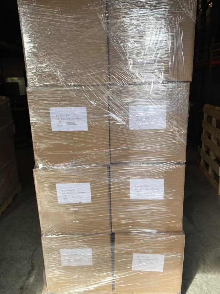 基于客户林先生约30-40 CBM（立方米）的货量，Ship2China提供了详细的洛杉矶海运回国价格预估： - 洛杉矶海运回国基本运费：$350–$500/CBM（含洛杉矶港至厦门港海运费、码头操作、吊柜、保险等），整柜折扣30-40%。 - 美国端服务费：上门打包搬运（$120/小时）、出口报关文件费（$200） - 中国端费用：中国厦门港清关、拆柜、还柜、港口托运、仓储、送货上门等（实报实销），Ship2China专业个人物品清关申报确保符合免税规定或仅缴交最低关税。 - 潜在查验费：美国海关抽查概率约1/10，X光查验约$100–$200/CBM，人工开柜则可能达$200–$400/CBM（Ship2China会协助准备合规文件以降低美国海关查验风险） 尽管存在港口海关查验可能性，但Ship2China的40尺整柜集装箱海运回国报价仍比市场普遍价格便宜5%-10%以上，整体性价比极高。