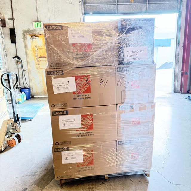 基于客户林先生约30-40 CBM（立方米）的货量，Ship2China提供了详细的洛杉矶海运回国价格预估： - 洛杉矶海运回国基本运费：$350–$500/CBM（含洛杉矶港至厦门港海运费、码头操作、吊柜、保险等），整柜折扣30-40%。 - 美国端服务费：上门打包搬运（$120/小时）、出口报关文件费（$200） - 中国端费用：中国厦门港清关、拆柜、还柜、港口托运、仓储、送货上门等（实报实销），Ship2China专业个人物品清关申报确保符合免税规定或仅缴交最低关税。 - 潜在查验费：美国海关抽查概率约1/10，X光查验约$100–$200/CBM，人工开柜则可能达$200–$400/CBM（Ship2China会协助准备合规文件以降低美国海关查验风险） 尽管存在港口海关查验可能性，但Ship2China的40尺整柜集装箱海运回国报价仍比市场普遍价格便宜5%-10%以上，整体性价比极高。