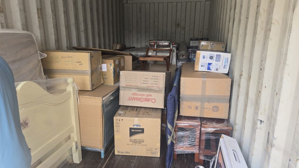 美国海运回国时间要多久呢?Ship2China可从美国西岸各主要港口(洛杉矶、旧金山、西雅图)出口,目的地覆盖中国各大港口,包括上海、宁波、青岛、天津、福州、厦门、广州、深圳等。整体海运时程估算如下: - 美国洛杉矶港口报关:约1–2周 - 海上运输:约4–5周 - 国内上海清关:约1–2周 - 两地取送货:约1–2天 全程海运回国时间预计约1-2个月,王先生有充分时间可以提前安排好南京的新居布置。 美国海运回国时间要多久呢?Ship2China可从美国西岸各主要港口(洛杉矶、旧金山、西雅图)出口,目的地覆盖中国各大港口,包括上海、宁波、青岛、天津、福州、厦门、广州、深圳等。整体海运时程估算如下: - 美国洛杉矶港口报关:约1–2周 - 海上运输:约4–5周 - 国内上海清关:约1–2周 - 两地取送货:约1–2天 全程海运回国时间预计约1-2个月,王先生有充分时间可以提前安排好南京的新居布置。