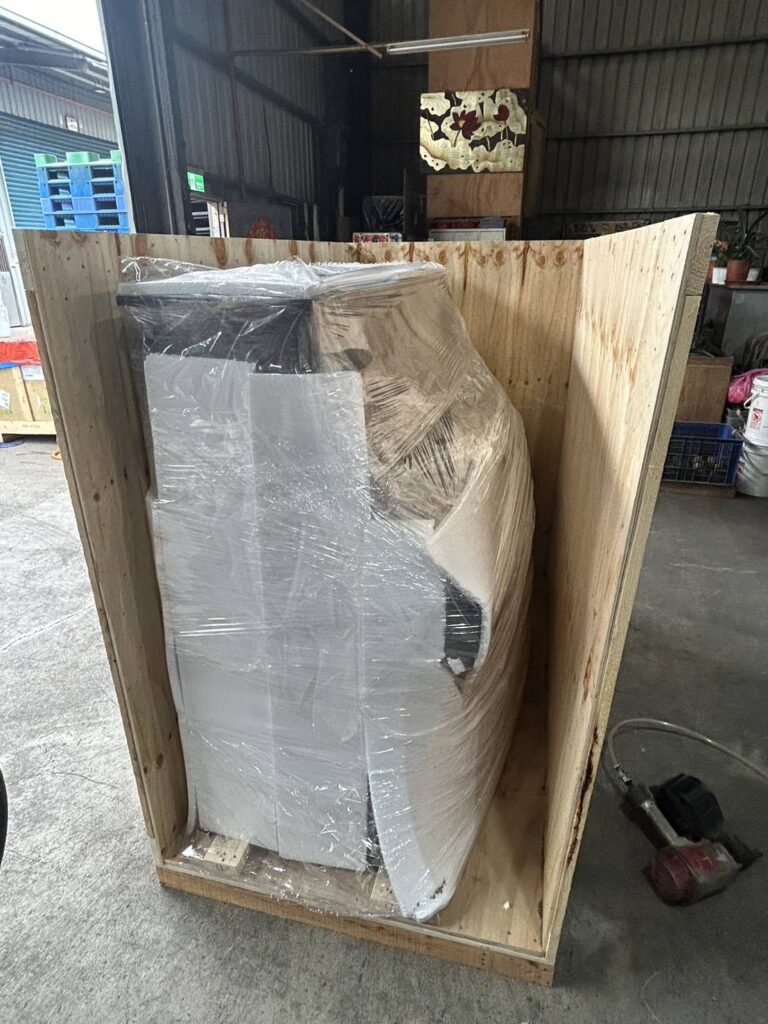 海运钢琴是国际搬家服务中属于高难度且相当困难的部份，因为钢琴非常重，几个人都抬不动，特别是要上下楼梯或是电梯太小进不去，需要吊挂车辆才能够搬运进高层住宅，海上风浪大且潮湿，需要特殊技巧搬运及熏蒸木箱包装方式，Ship2China专业跨国海运钢琴经验丰富值得客户信赖，想从洛杉矶海运钢琴回国吗？推荐咨询Ship2China国际搬家公司。